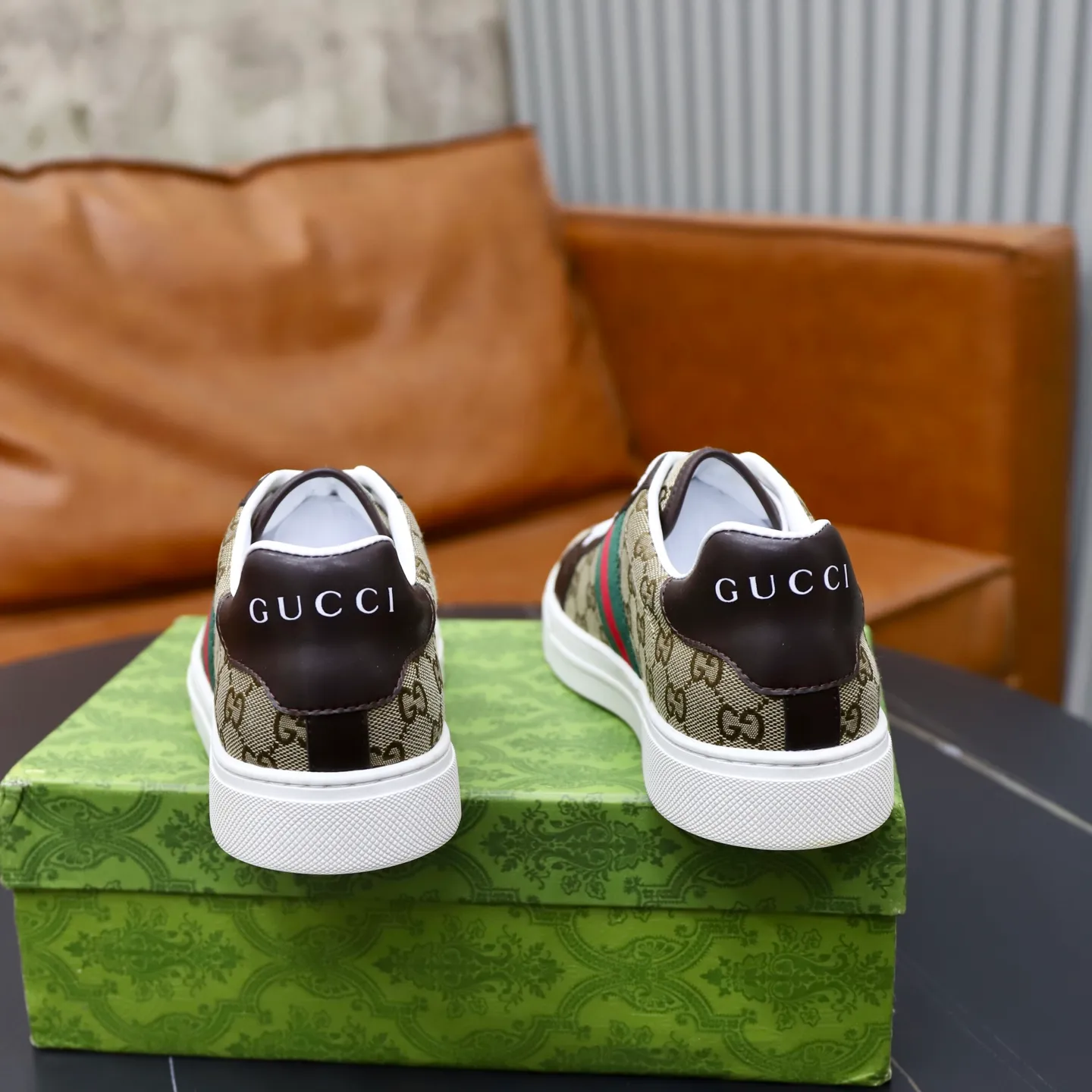 Ex-factory price: 400💰🙅‍♂️🙅‍♂️🙅‍♂️ Brand: Gucci GUCCi Standard code: 38-44 (45 customized) Grade: Same as the official website Material: Original leather splicing Comfortable and breathable sheepskin lining Original wear-resistant outsole Style category: Men's fashionable casual shoes Running sneakers Distinguished luxury brand elements Top luxury Color: actual picture color